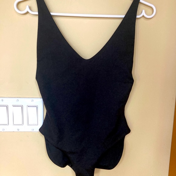 LONDRE minimalist black swimsuit - Picture 2 of 4